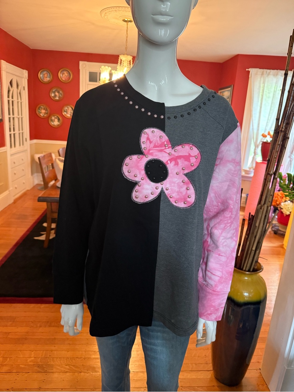 Colorblock Flower Appliqué Sweatshirt - Black, Gray & Pink